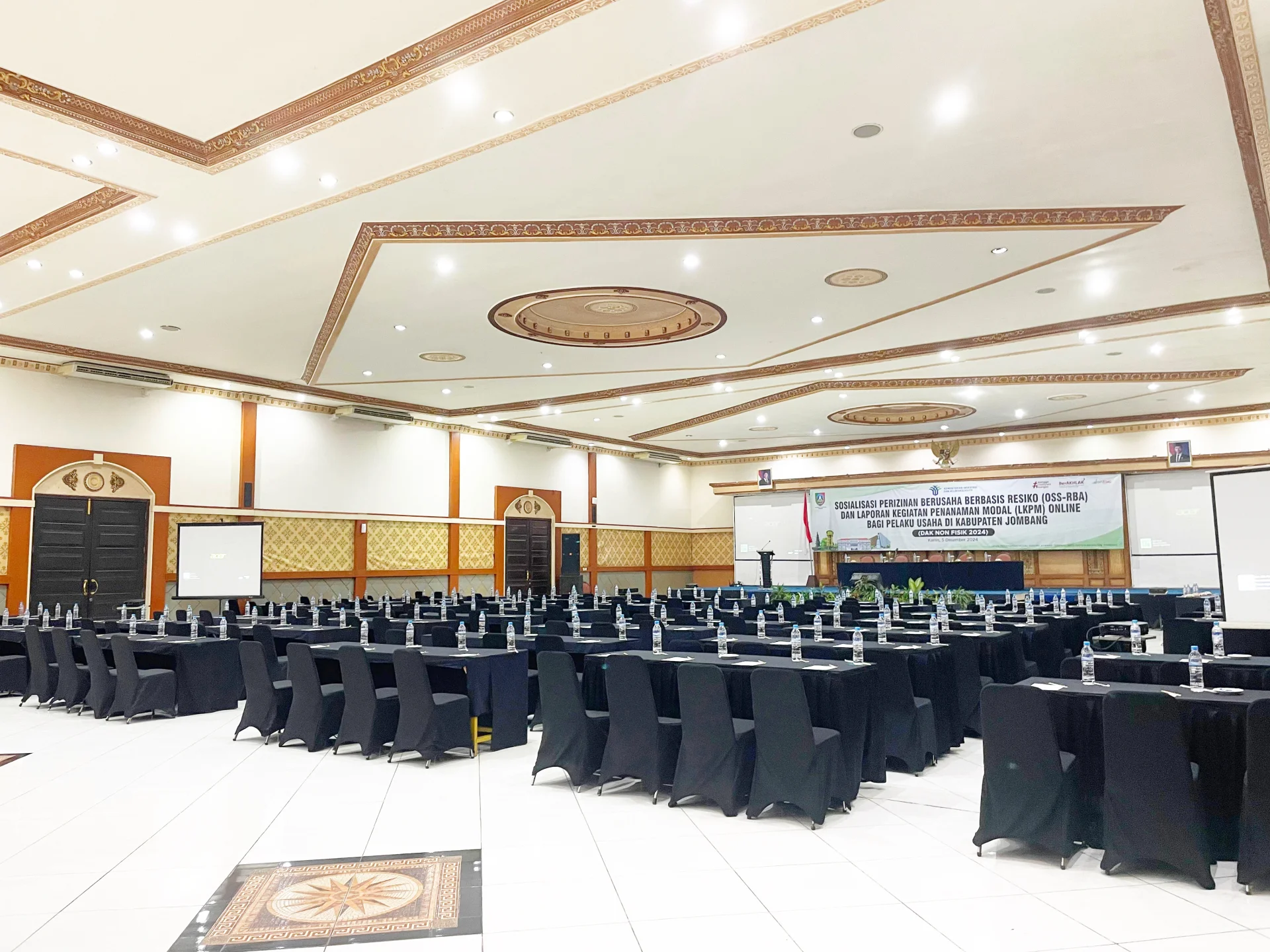 BUSYRO BALLROOM HOTEL YUSRO JOMBANG