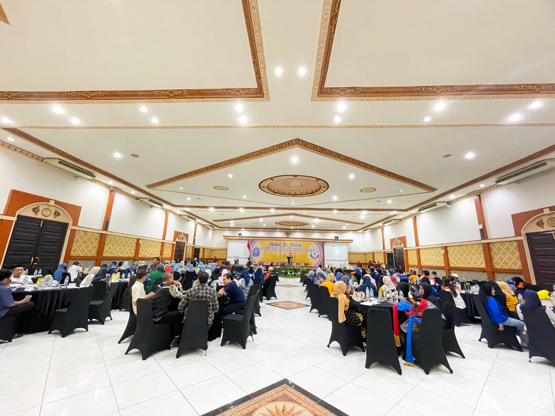 BUSYRO BALLROOM HOTEL YUSRO JOMBANG