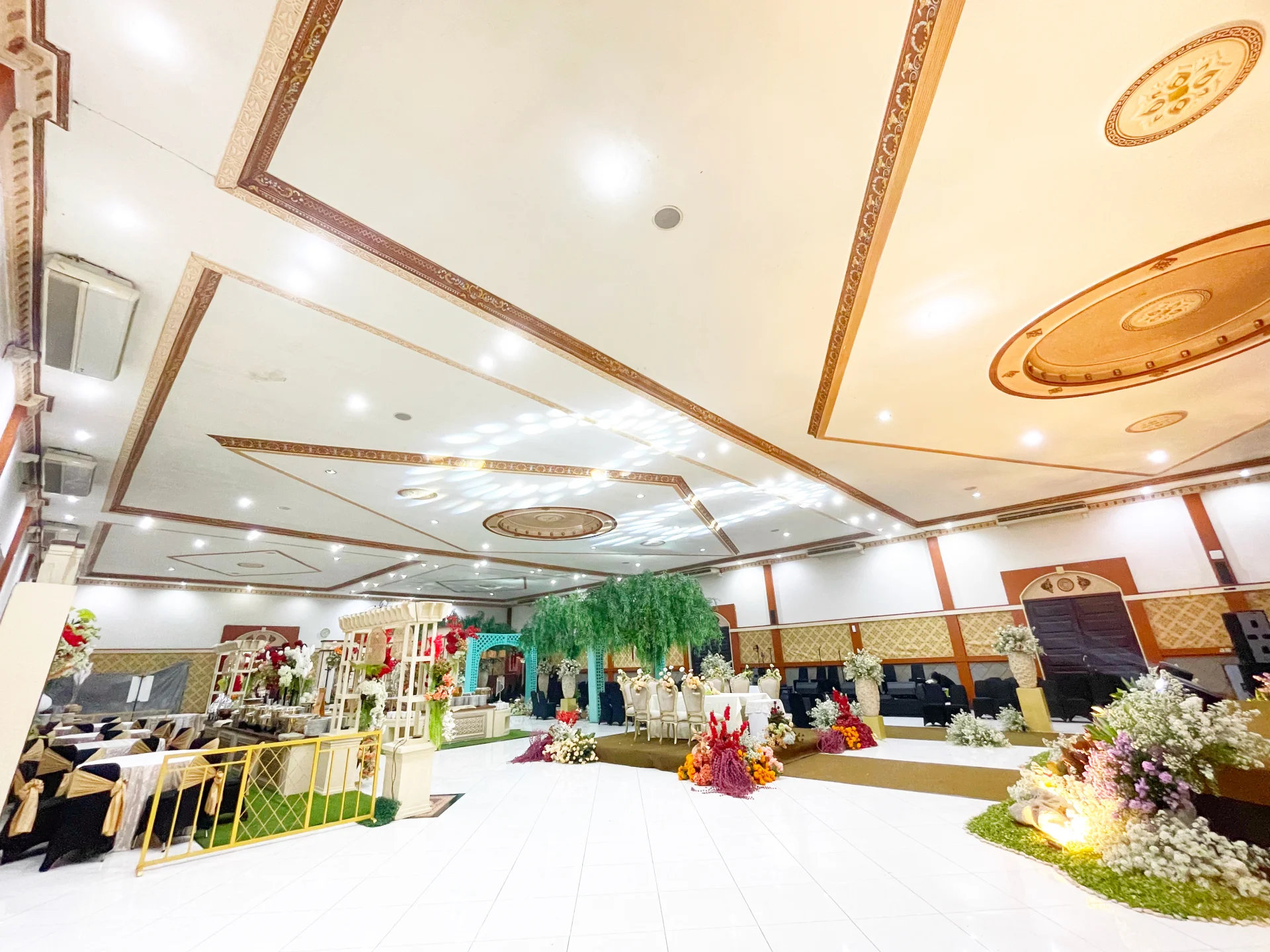 BUSYRO BALLROOM HOTEL YUSRO JOMBANG