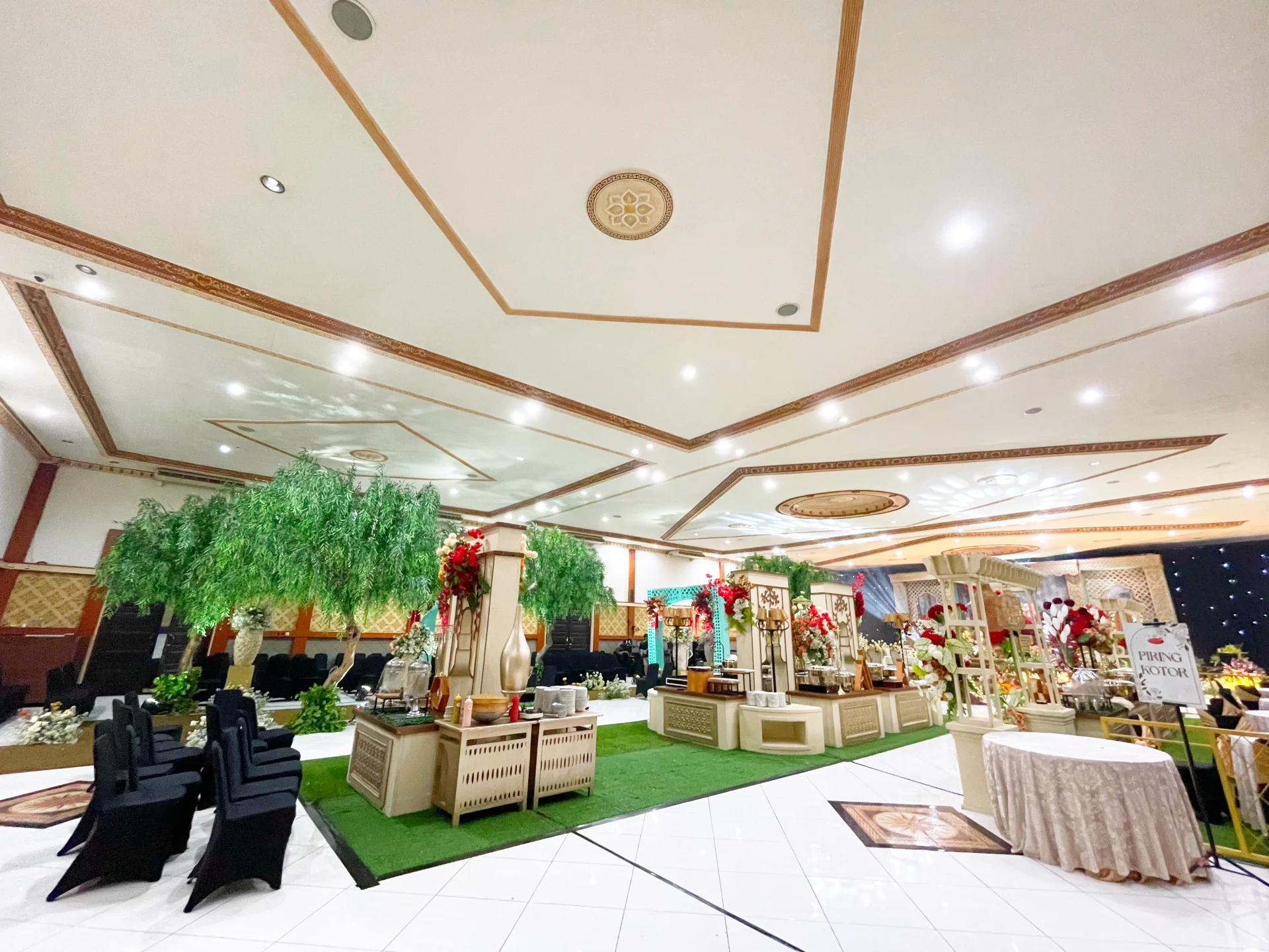 BUSYRO BALLROOM HOTEL YUSRO JOMBANG