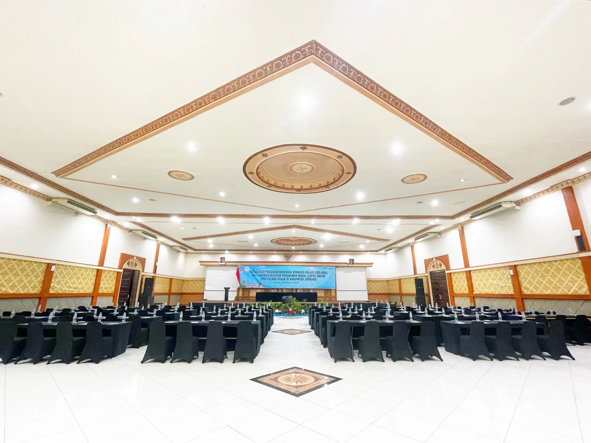 BUSYRO BALLROOM HOTEL YUSRO JOMBANG