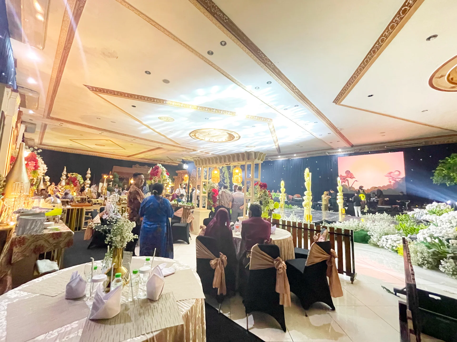 BUSYRO BALLROOM HOTEL YUSRO JOMBANG