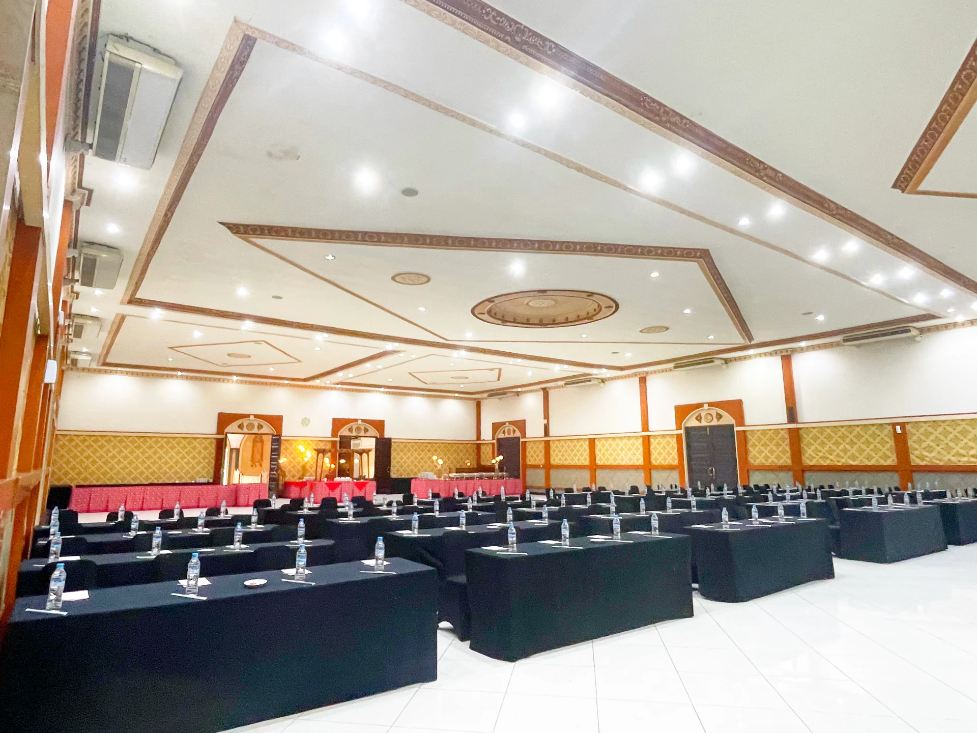 BUSYRO BALLROOM HOTEL YUSRO JOMBANG